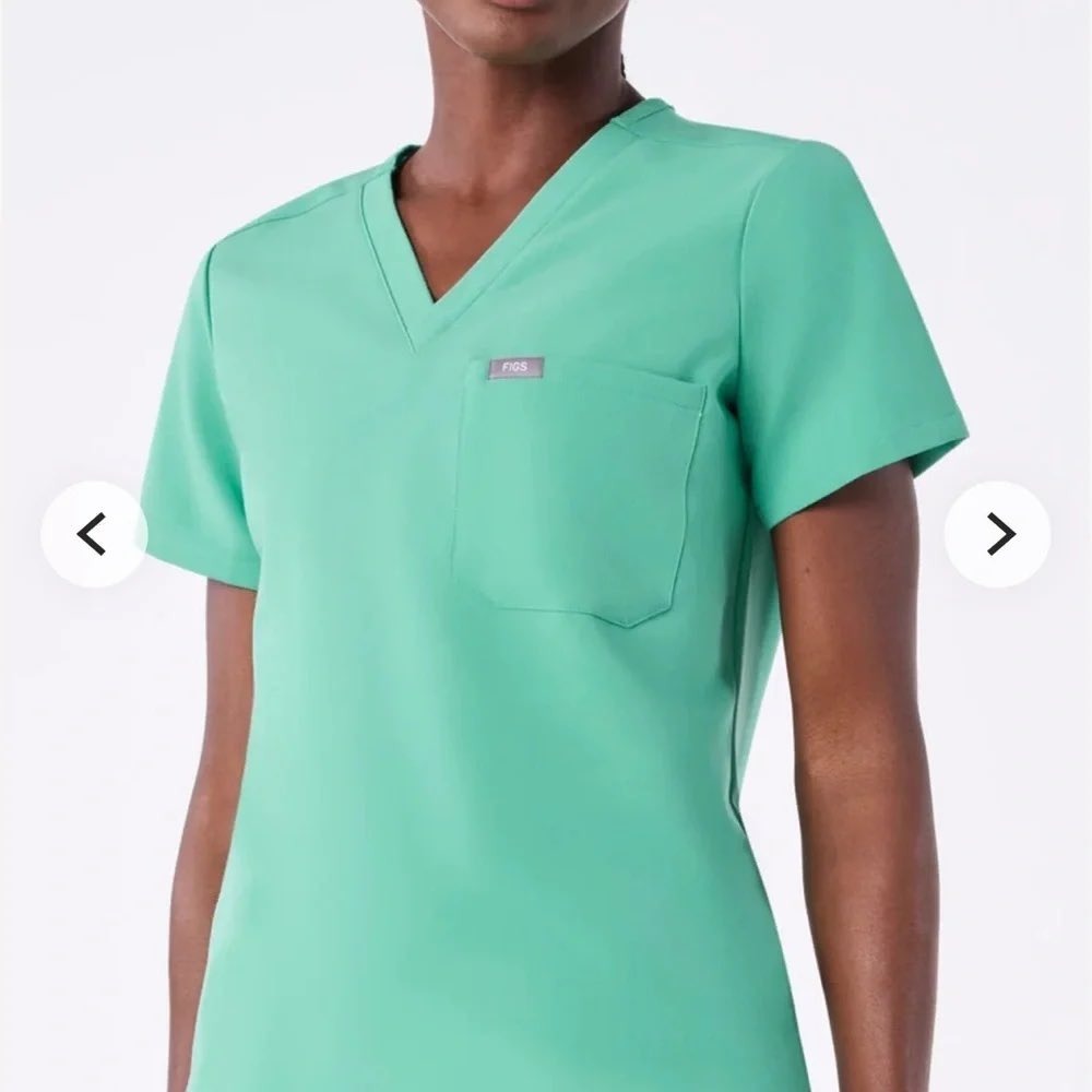 FIGS Technical Collection Casma V-Neck Scrub Top Mint Green Womens Large FW1000